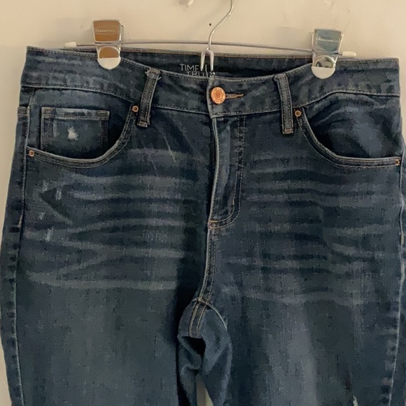Sale! Time and Tru Mid Rise Cropped Jeans, Size 14, Dark Blue Denim - Picture 4 of 6